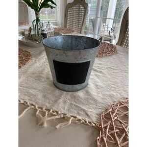 Tin container with Chalk area